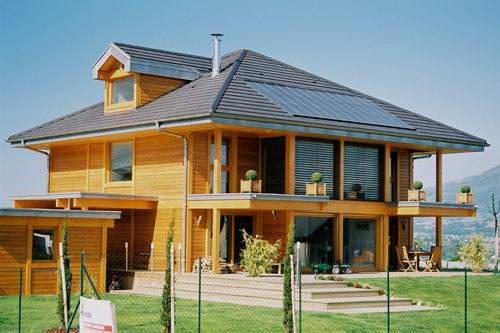 Casa com painéis solares – Energia Solar