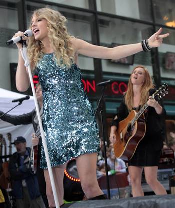 Taylor Swift - Vestido brilhante, lantejoulas