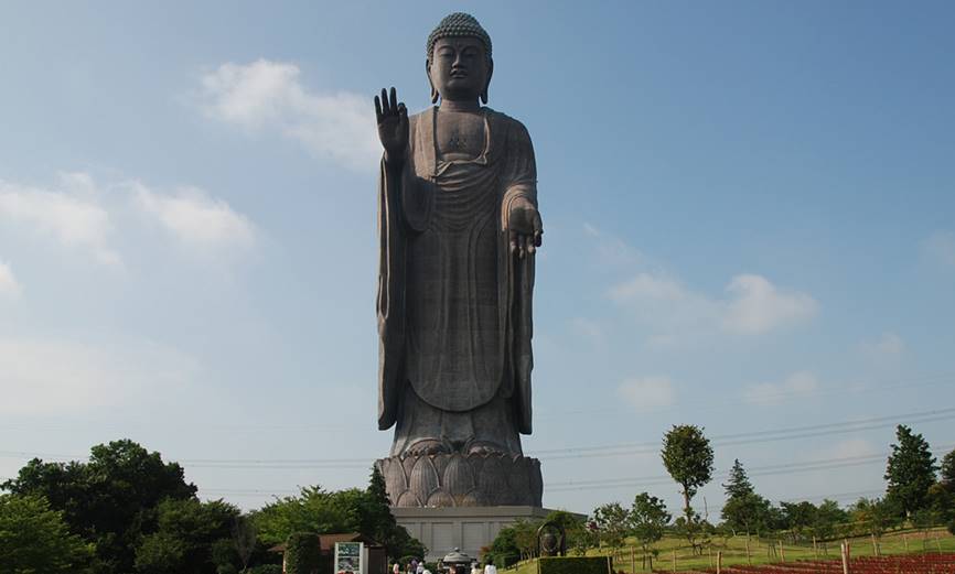 Ushiku Daibutsu, Japão