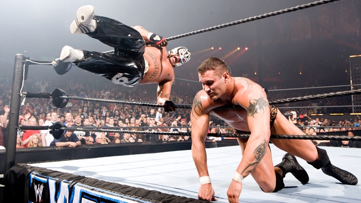 Rey acerta um 619 em Randy Orton