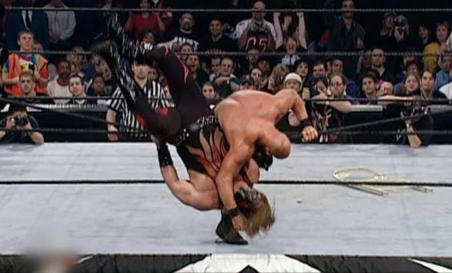 stone-cold-vs-kane-royal-rumble-2001